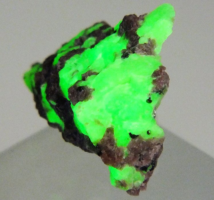 リューコフェニス石/珪亜鉛鉱 1 ニュージャージー州 - 鉱物標本・隕石