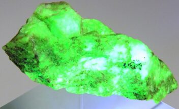 珪亜鉛鉱 の商品一覧- 鉱物標本・隕石標本販売のWeb専門店 エヌズ
